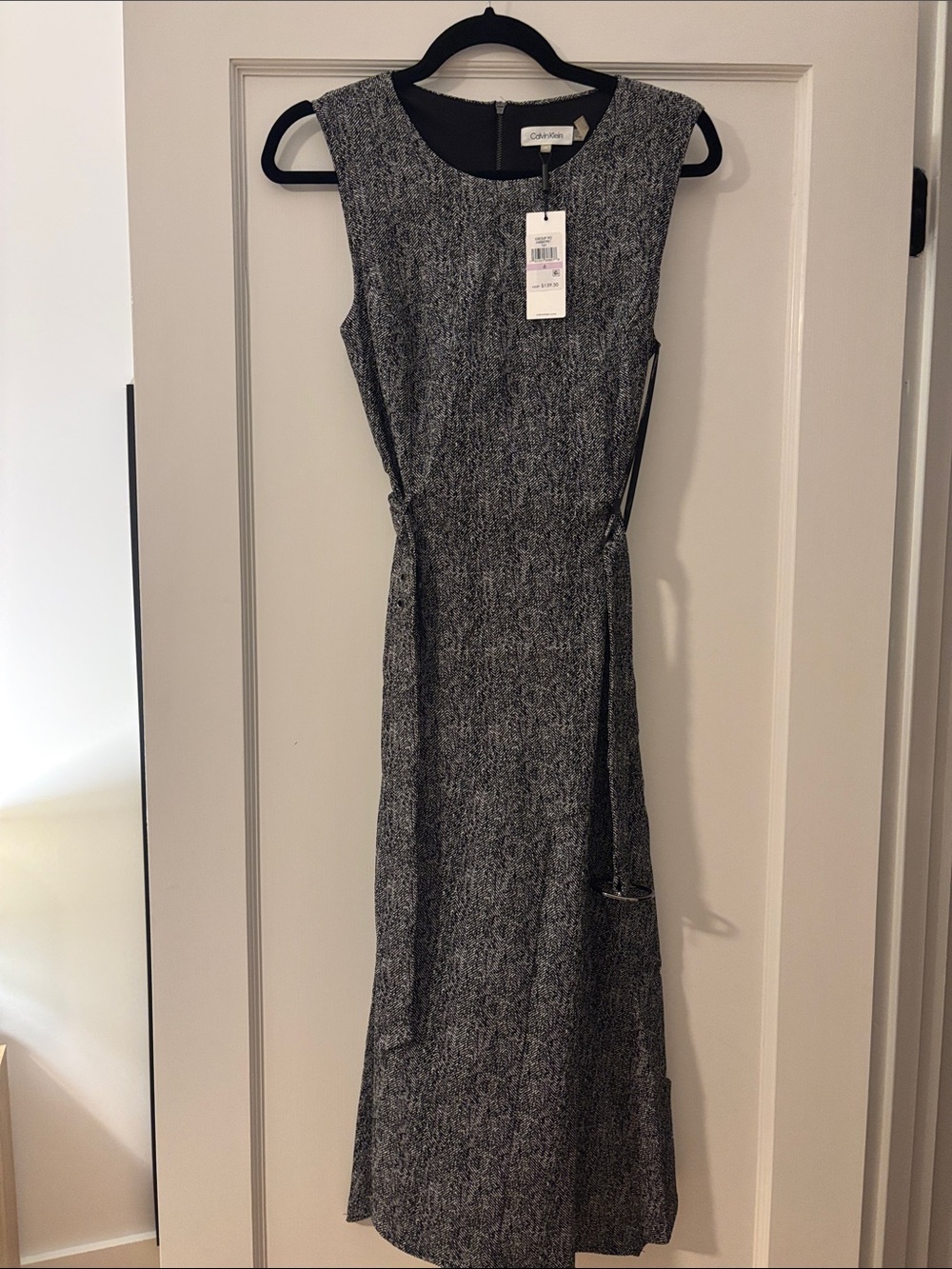 Calvin Klein Black & White Sleeveless Herringbone Sheath Top